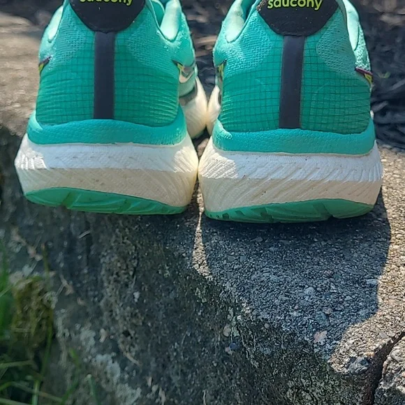 Saucony Triumph 19 W size 7 - Picture 10 of 14